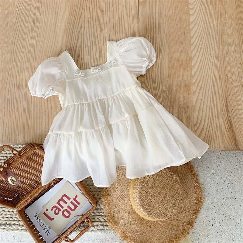 2022 summer children’s beige princess dress white square neck bow pearl fairy dress
2022 summer children’s beige princess dress white square neck bow pearl fairy dress