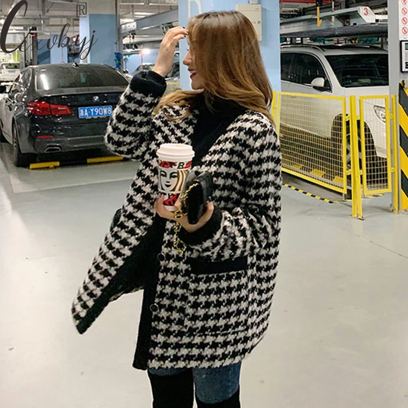Vintage Houndstooth Korean Jacket Women Autumn Winter V-Neck Loose Outwear Plus Size Single Breasted Wool Blend Casual Coat 3xl
Vintage Houndstooth Korean Jacket Women Autumn Winter V-Neck Loose Outwear Plus Size Single Breasted Wool Blend Casual Coat 3xl