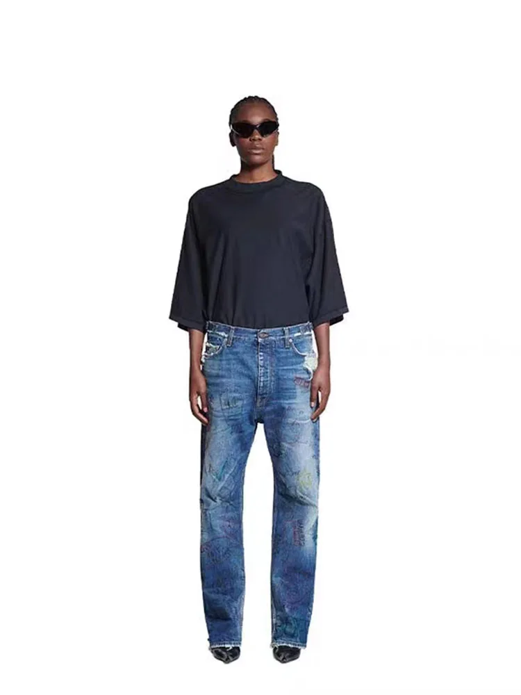 2023spring and summer new ladies y2k clothing graffiti art casual jeans retro torn design all handmade hand-painted illustration
2023spring and summer new ladies y2k clothing graffiti art casual jeans retro torn design all handmade hand-painted illustration