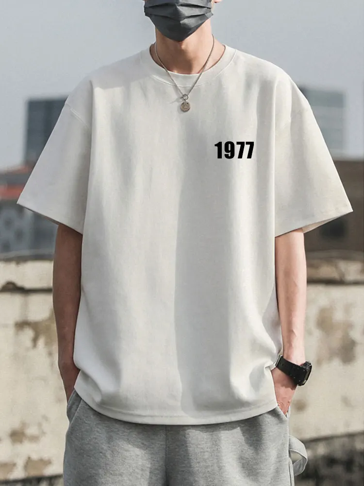 Men's T-Shirt 100% Cotton 1977 Vintage Logo Print Street Shirt Casual Fashion Summer Unisex Short Sleeve Tees Top Free Shipping
Men's T-Shirt 100% Cotton 1977 Vintage Logo Print Street Shirt Casual Fashion Summer Unisex Short Sleeve Tees Top Free Shipping
