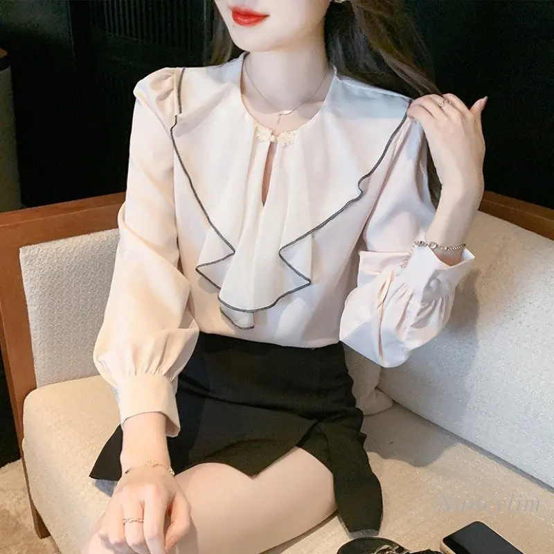 Women's Long-Sleeved Chiffon Shirt Spring 2023 New Temperament V-neck Flounce Buckle Stitching Chic Top Ladies Blusas
Women's Long-Sleeved Chiffon Shirt Spring 2023 New Temperament V-neck Flounce Buckle Stitching Chic Top Ladies Blusas