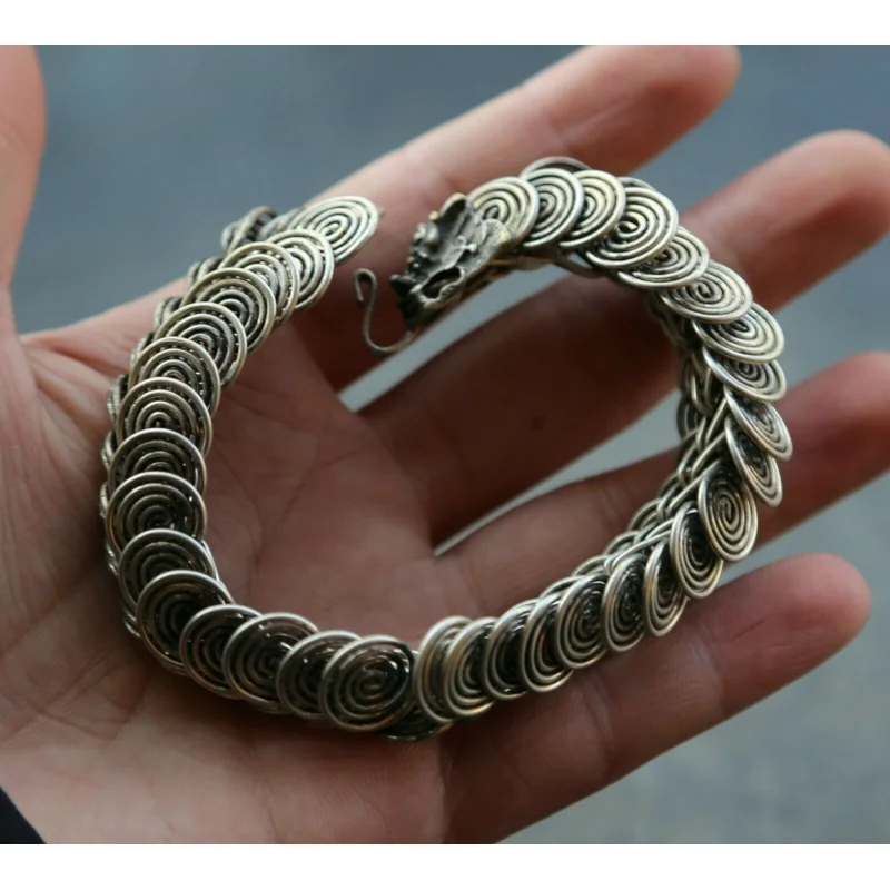 Collect Chinese Miao Silver Animal Auspicious Dragon Men's Hand Chain Bracelet
Collect Chinese Miao Silver Animal Auspicious Dragon Men's Hand Chain Bracelet