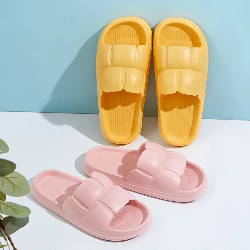 2022 Hot New Slippers Home Slippers Summer Men Women Cloud Slides Indoor Mute Non-slip Bathing Flip Flop Sandals Woman Summer
2022 Hot New Slippers Home Slippers Summer Men Women Cloud Slides Indoor Mute Non-slip Bathing Flip Flop Sandals Woman Summer