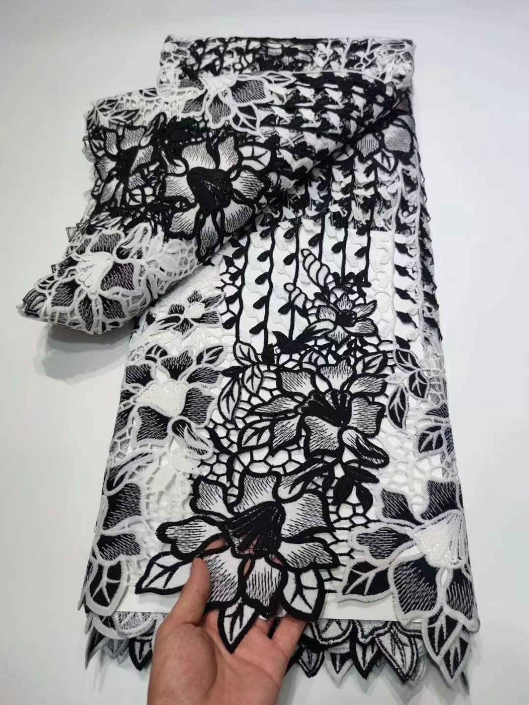 French Guipure Lace Fabric 2022 African Tulle Embroidery Nigerian Milk Silk Cord Sequins Lace Fabric For Wedding
French Guipure Lace Fabric 2022 African Tulle Embroidery Nigerian Milk Silk Cord Sequins Lace Fabric For Wedding