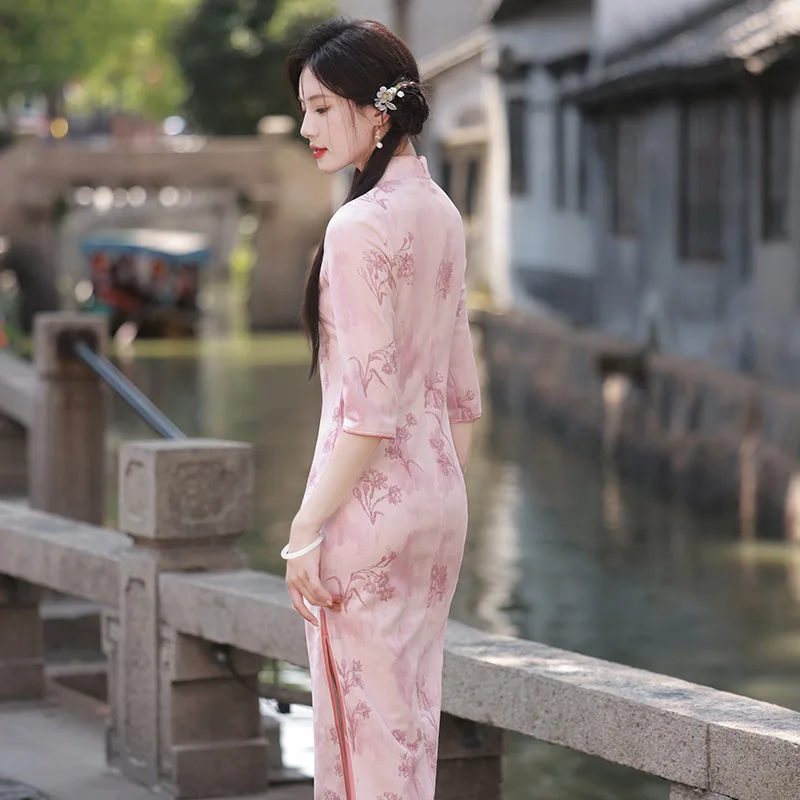 Женское замшевое вечернее платье Yourqipao, Осеннее длинное платье Ципао в литературном ретро-стиле с косым рядом пуговиц, розовое платье в китайском стиле, 2023
Женское замшевое вечернее платье Yourqipao, Осеннее длинное платье Ципао в литературном ретро-стиле с косым рядом пуговиц, розовое платье в китайском стиле, 2023