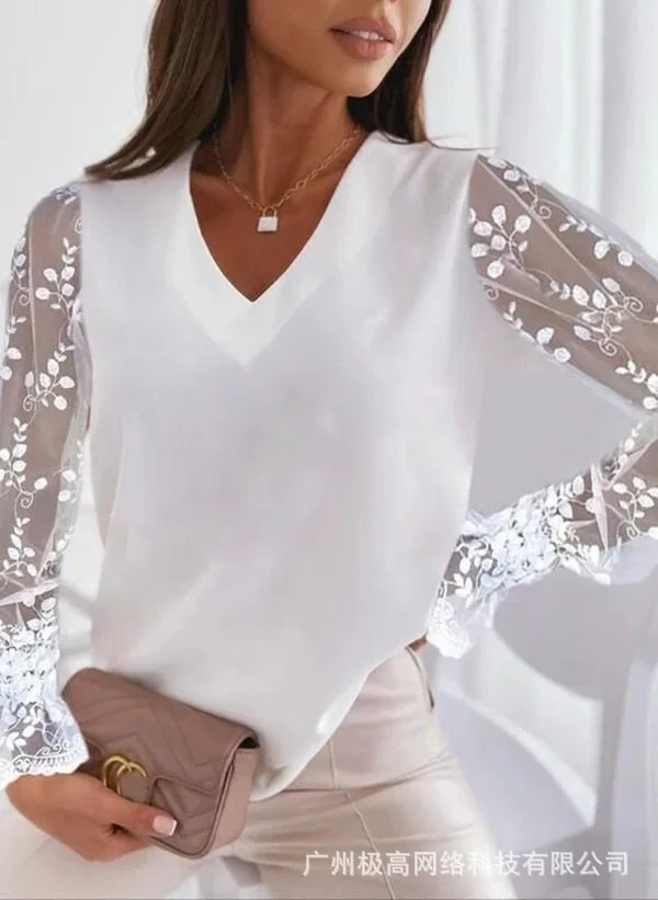 2023 New Fashion Women's Shirt Tops, Temperament and Elegance Printing V-neck Lace Sleeve Hundred Splicing Women's T-shirt 
2023 New Fashion Women's Shirt Tops, Temperament and Elegance Printing V-neck Lace Sleeve Hundred Splicing Women's T-shirt