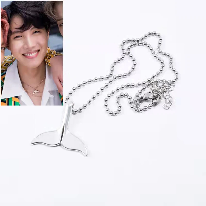 Korean Wave New Stainless Steel Fishtail Necklace JHOPE Dolphin Tail Ball Clavicle Chain Celebrity Accessories Gift 2022
Korean Wave New Stainless Steel Fishtail Necklace JHOPE Dolphin Tail Ball Clavicle Chain Celebrity Accessories Gift 2022
