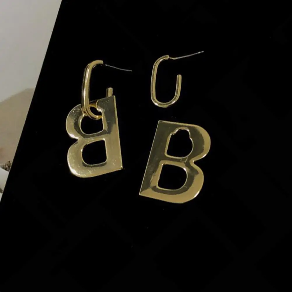 1 Pair Exaggerated Drop Earrings Skin-friendly Dangle Earrings All Match Exaggerated Letter Pendant Drop Earrings Decoration
1 Pair Exaggerated Drop Earrings Skin-friendly Dangle Earrings All Match Exaggerated Letter Pendant Drop Earrings Decoration