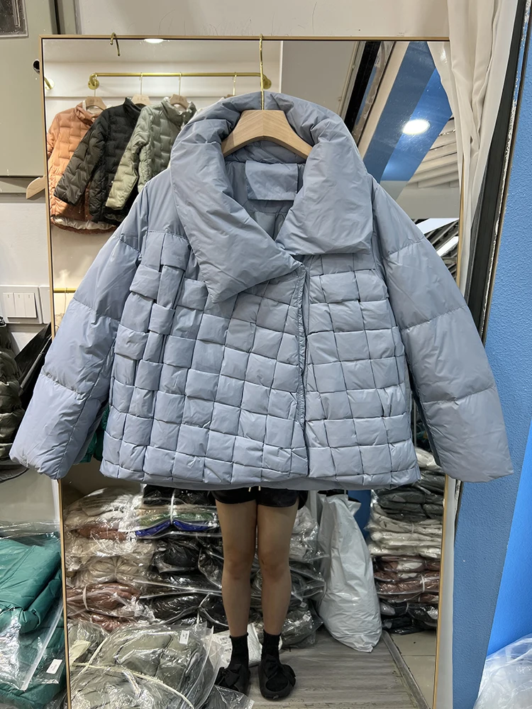 2022 Winter Woven 90% White Duck Down Jacket Women's Fashion Short Warm Loose Stand Collar Puffer Jacket Female Outwear
2022 Winter Woven 90% White Duck Down Jacket Women's Fashion Short Warm Loose Stand Collar Puffer Jacket Female Outwear