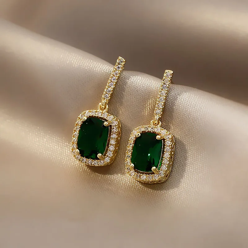 Gold Color Twist Metal Pearl Drop Earrings for Women Wedding Party Delicate Simple Earings 2022 New Temperament Jewelry Gifts
Gold Color Twist Metal Pearl Drop Earrings for Women Wedding Party Delicate Simple Earings 2022 New Temperament Jewelry Gifts