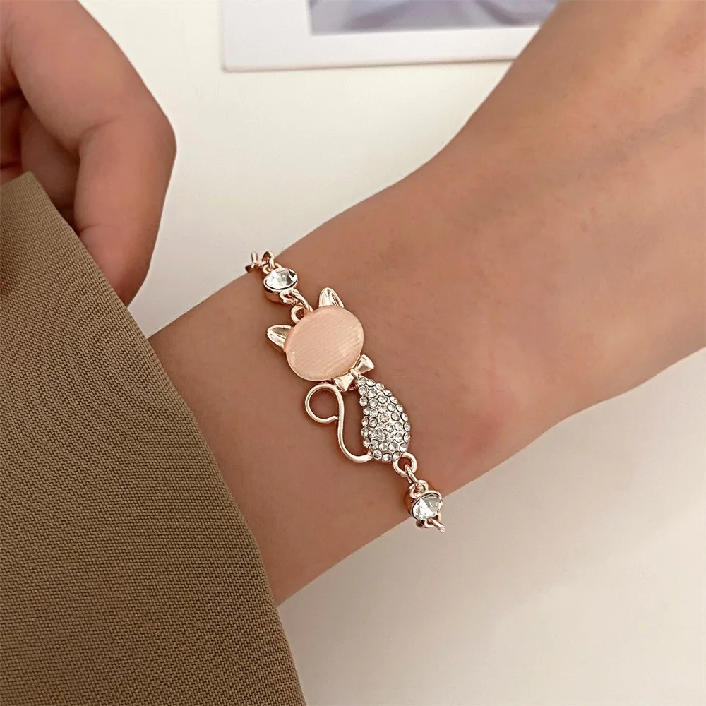 The Kitten Shaped Zircon Bracelets Can Be Used As Accessory For Hip Hop Women In Europe And The United States
The Kitten Shaped Zircon Bracelets Can Be Used As Accessory For Hip Hop Women In Europe And The United States