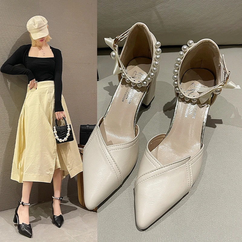 Temperament Pointed Lady Pumps Pearl Word Buckle High Heels Sweet BowKnot Mid Hollow Sandals Thick Heel Bridesmaid Wedding Shoes
Temperament Pointed Lady Pumps Pearl Word Buckle High Heels Sweet BowKnot Mid Hollow Sandals Thick Heel Bridesmaid Wedding Shoes