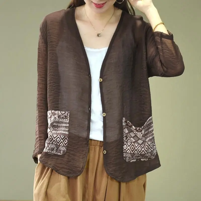 Fashion V-Neck Spliced Pockets Printed Cardigan Shirt Women's Clothing 2023 Spring New Loose Casual Tops All-match Commute Shirt
Fashion V-Neck Spliced Pockets Printed Cardigan Shirt Women's Clothing 2023 Spring New Loose Casual Tops All-match Commute Shirt