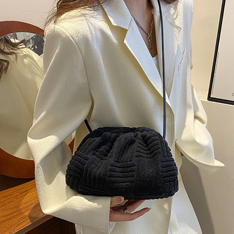 Luxury Women Shoulder Bag Fashion Popular Handbag Portable Shoulder Bag Solid Soft Female Messenger Bag
Luxury Women Shoulder Bag Fashion Popular Handbag Portable Shoulder Bag Solid Soft Female Messenger Bag