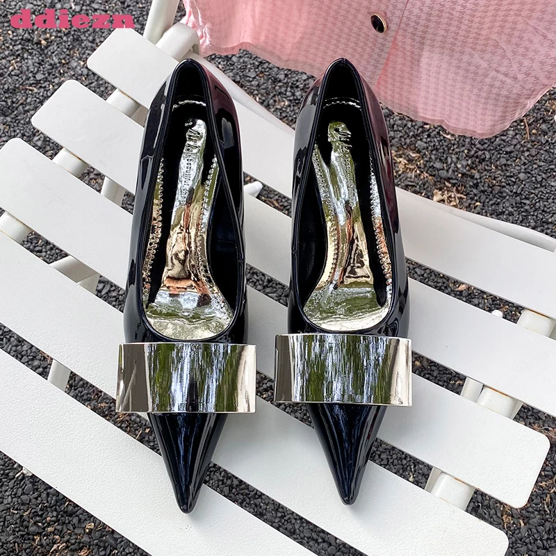 Female Shoes High Heels 2023 New In Metal Decoration Fashion Women Pumps Ladies Sandals Pointed Toe Casual Outside Footwear
Female Shoes High Heels 2023 New In Metal Decoration Fashion Women Pumps Ladies Sandals Pointed Toe Casual Outside Footwear