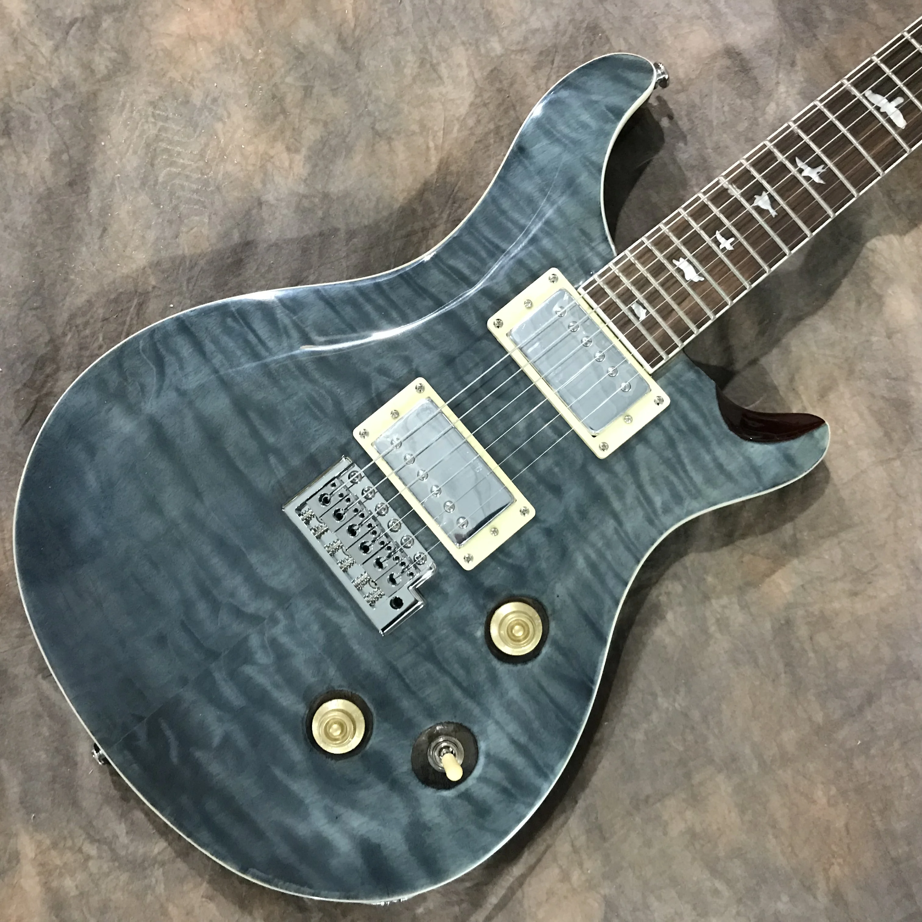 Free shipping,Pale blue, special-shaped, electric guitar,2022 new pop, high-end custom,fashion
Free shipping,Pale blue, special-shaped, electric guitar,2022 new pop, high-end custom,fashion