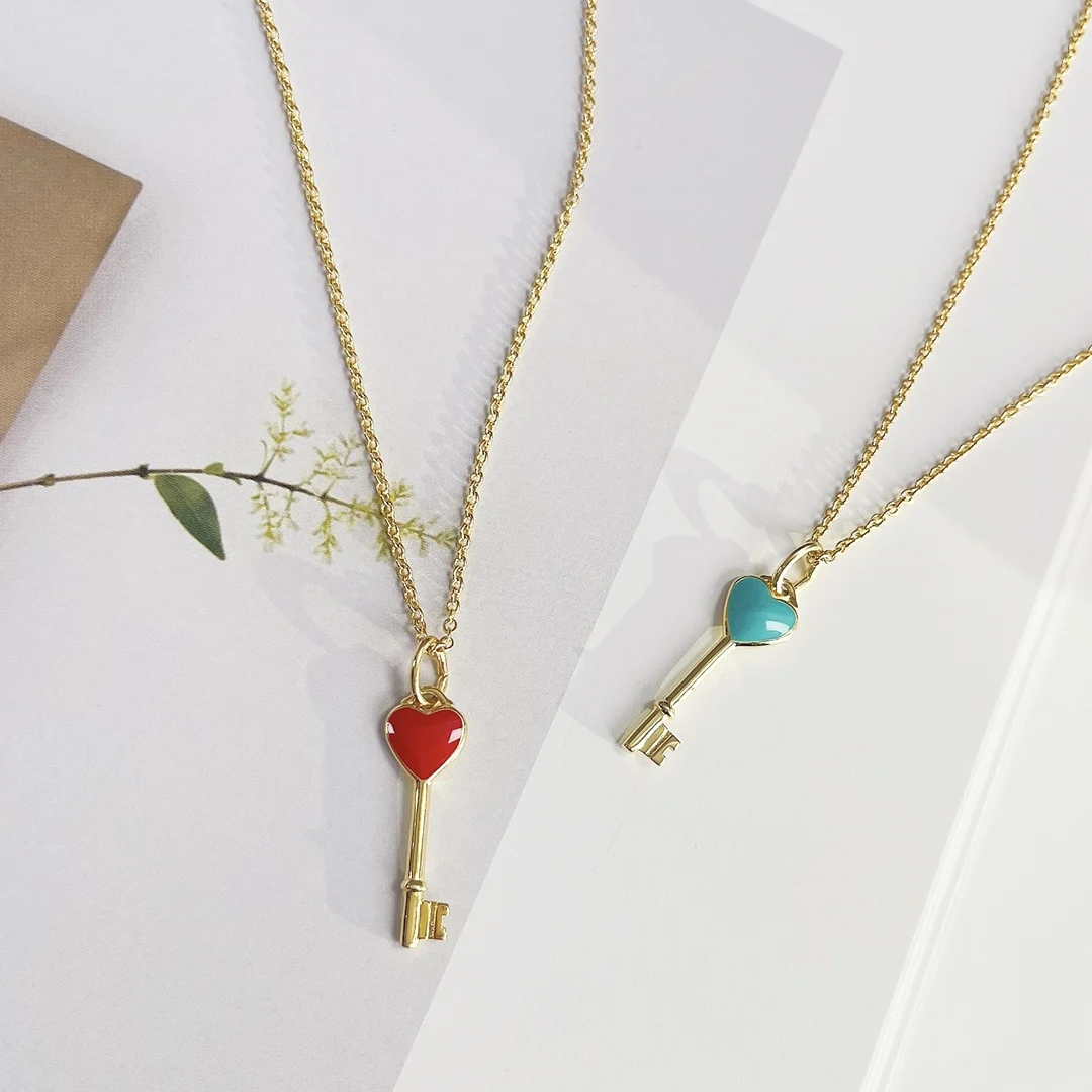 Classic women key series necklace pendant golden key love drop glue pendant exquisite cute small birthday gift
Classic women key series necklace pendant golden key love drop glue pendant exquisite cute small birthday gift