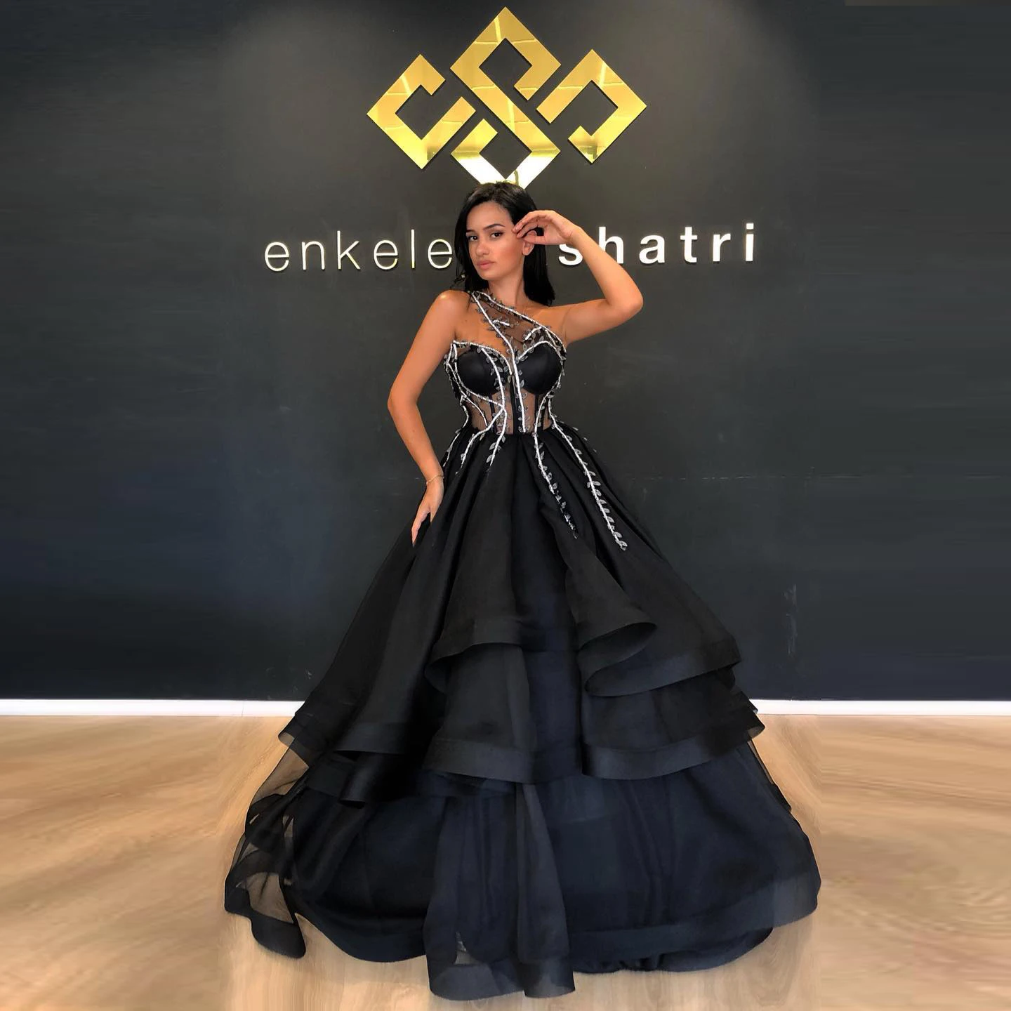 Amazing Black Ruched Ball Gowns To Event Party 3D Leaf Beaded Long Prom Gowns One Shoulder Ruffles Women Maxi Dress
Amazing Black Ruched Ball Gowns To Event Party 3D Leaf Beaded Long Prom Gowns One Shoulder Ruffles Women Maxi Dress