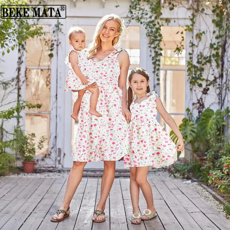 Mom And Daughter Dress Sleeveless Summer Floral Print Mommy And Me Clothes Family Look Mother Daughter Matching Clothes Outfit
Mom And Daughter Dress Sleeveless Summer Floral Print Mommy And Me Clothes Family Look Mother Daughter Matching Clothes Outfit