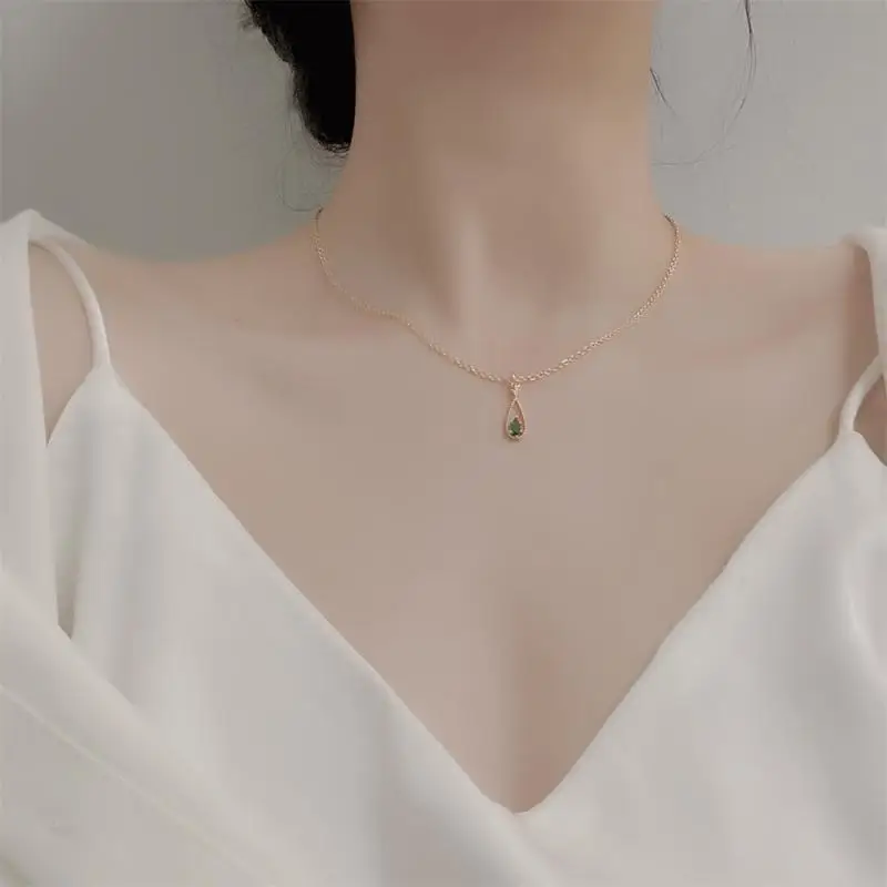 New Fashion Luxury Colored Crystal Water Drop Pendant Necklace Boho Sparkling Zircon Romantic Love Charm Jewelry for Women Gifts
New Fashion Luxury Colored Crystal Water Drop Pendant Necklace Boho Sparkling Zircon Romantic Love Charm Jewelry for Women Gifts