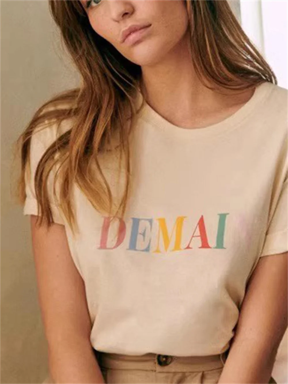 Новинка лета 2023, женская футболка в полоску с сердечными буквами и принтом, французский Женский пуловер с круглым вырезом и коротким рукавом, универсальные Топы
Новинка лета 2023, женская футболка в полоску с сердечными буквами и принтом, французский Женский пуловер с круглым вырезом и коротким рукавом, универсальные Топы