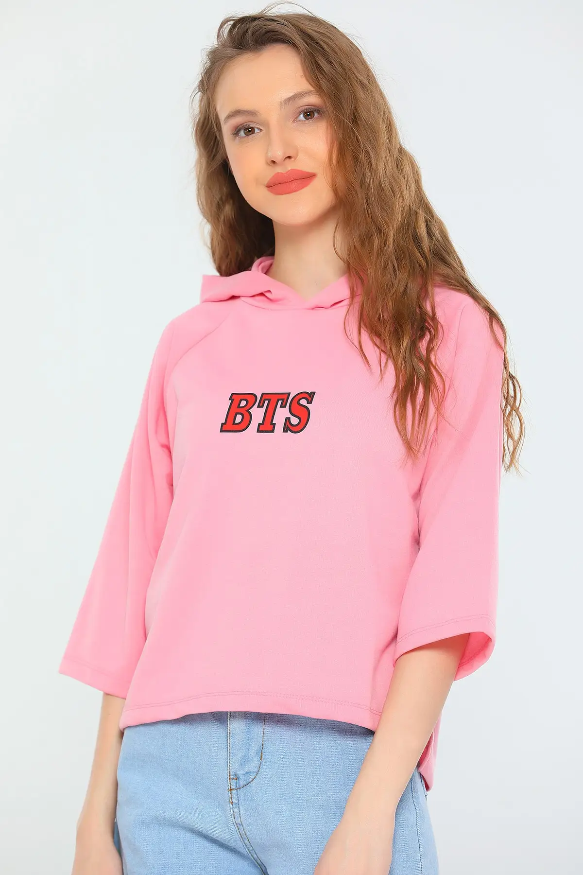 Женская толстовка с капюшоном и рукавом-Капри 
Женская толстовка с капюшоном и рукавом-Капри