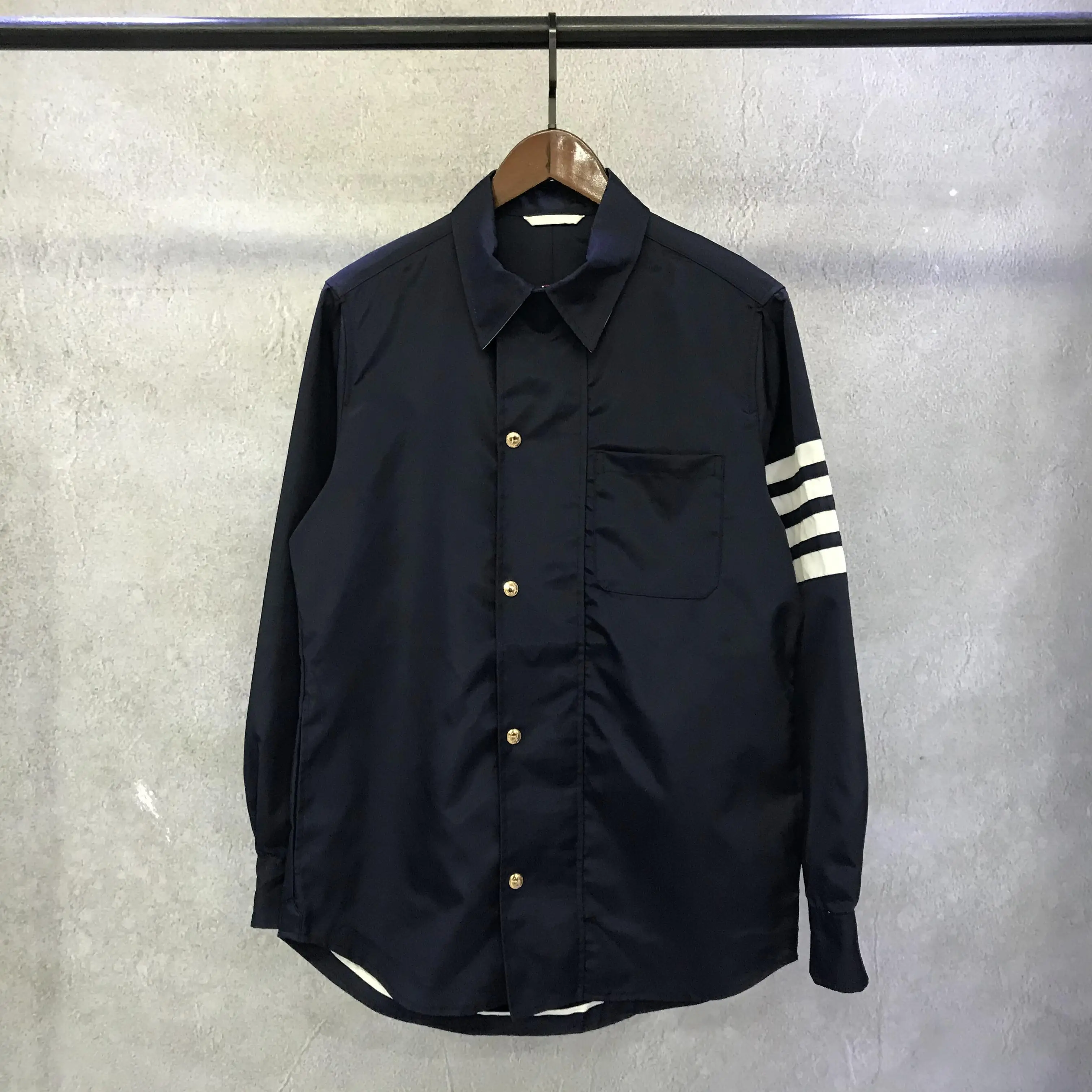 2022 autumn new button zipper lapel shirt jacket men's and women's casual coat tide
2022 autumn new button zipper lapel shirt jacket men's and women's casual coat tide