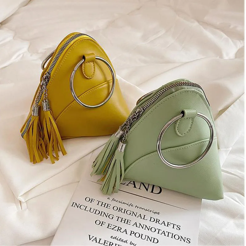 Simple Triangle PU Leather Wrist Clutch Bag for Women Mini Handbags and Purses Fashion Iron Ring Handle Tassel Chain Design
Simple Triangle PU Leather Wrist Clutch Bag for Women Mini Handbags and Purses Fashion Iron Ring Handle Tassel Chain Design