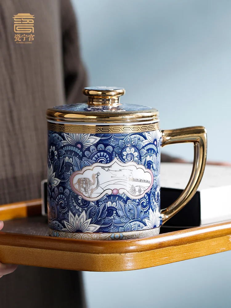Blue and Enamel Gold Outline Ceramics Office Strainer High Temperature White Porcelain Tea Cup with Cover
Blue and Enamel Gold Outline Ceramics Office Strainer High Temperature White Porcelain Tea Cup with Cover