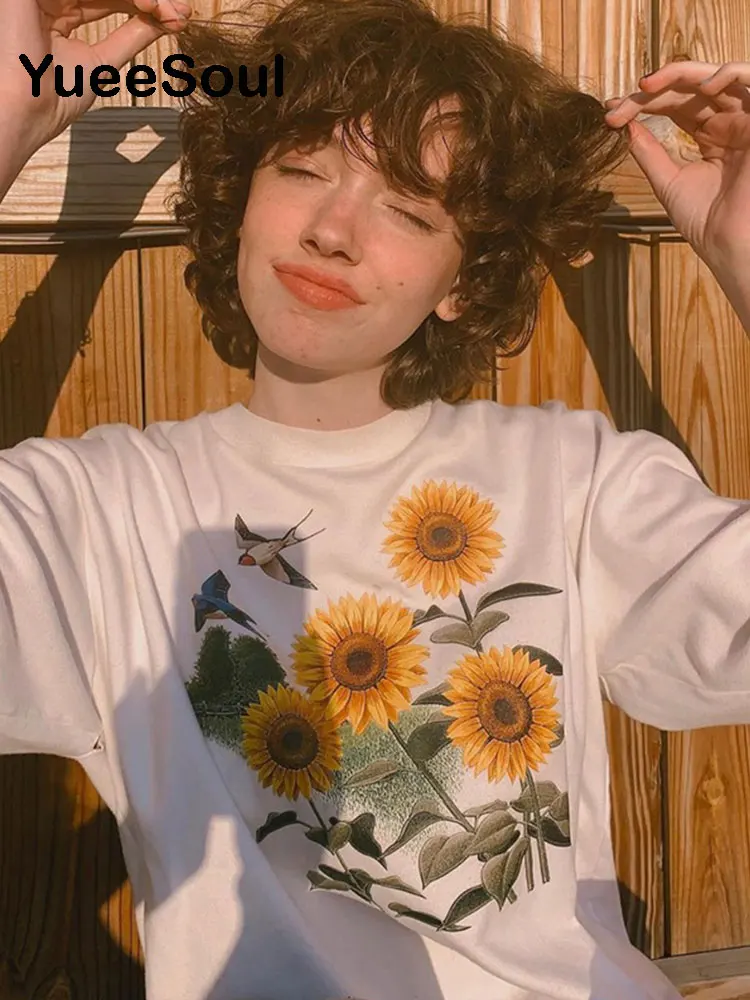Sunflower Print Women's T-shirt Vintage Casual Beach Sweet Streetwear Y2k Clothes 2022 New Short Sleeve Summer Loose E Girl Tees 
Sunflower Print Women's T-shirt Vintage Casual Beach Sweet Streetwear Y2k Clothes 2022 New Short Sleeve Summer Loose E Girl Tees