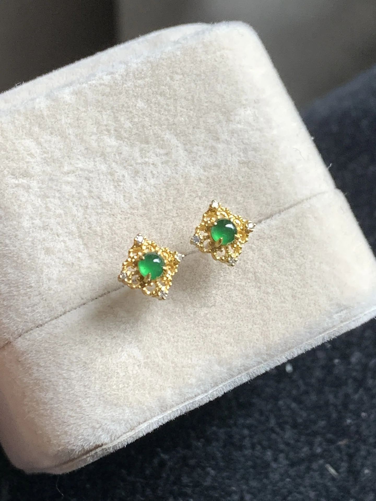 Fine Jewelry Elegant Women 18K Gold Natural Emerald Vintage Retro Anniversary Wedding Party Stud Earrings size 7.8/7.8mm
Fine Jewelry Elegant Women 18K Gold Natural Emerald Vintage Retro Anniversary Wedding Party Stud Earrings size 7.8/7.8mm
