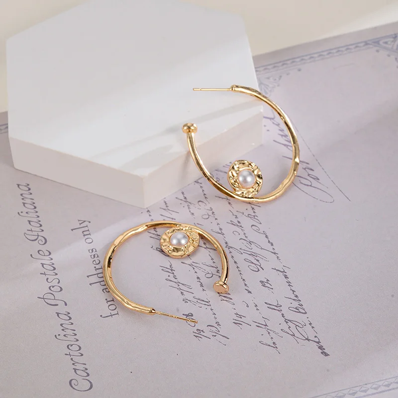 Shineland Vintage Bijou Simulated Pearl Circles Stud Earrings For Women Staement Party New Fashion Jewelry Gift Wholesale 2023 
Shineland Vintage Bijou Simulated Pearl Circles Stud Earrings For Women Staement Party New Fashion Jewelry Gift Wholesale 2023