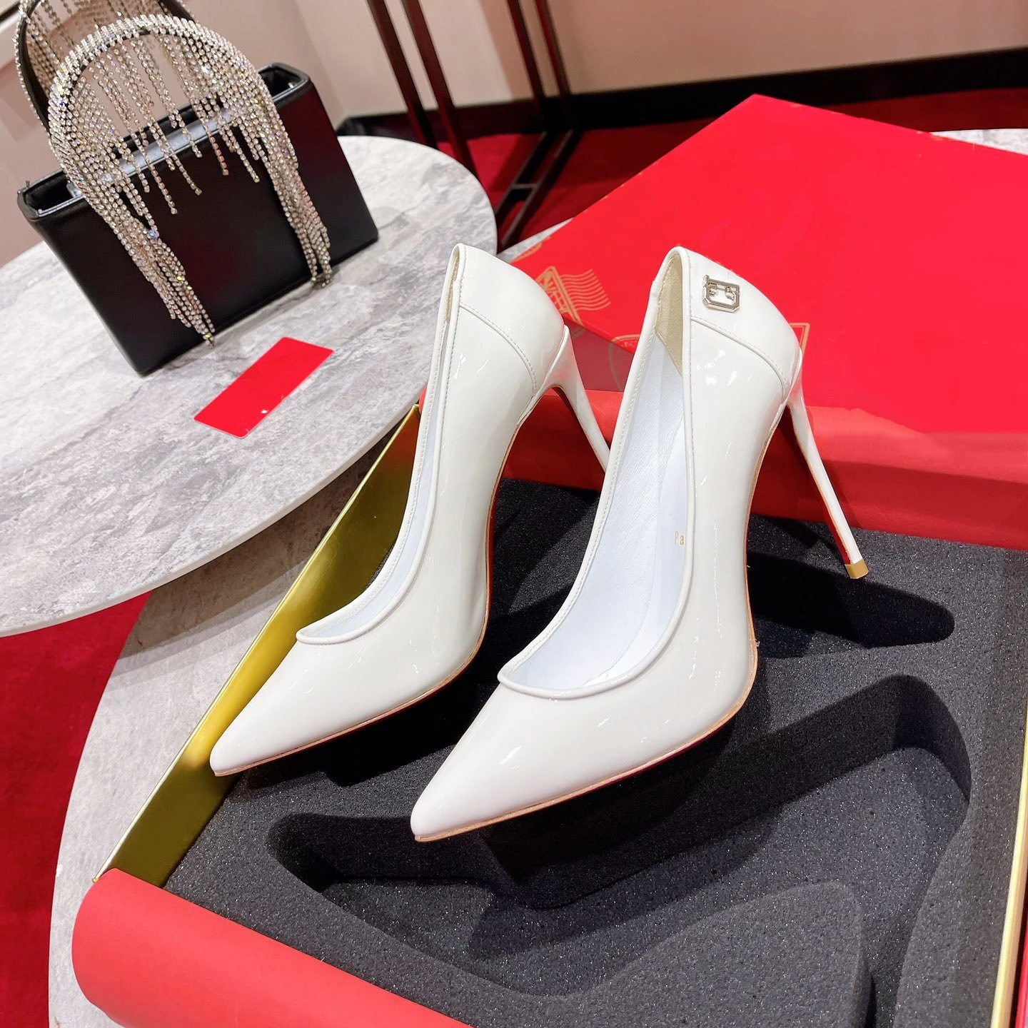 Top Quality Women High Heels Luxury Fashion Ladies Crystal Glisten Red Soled Shoes Classic Retro Designer 10cm High Heel 1255HJ
Top Quality Women High Heels Luxury Fashion Ladies Crystal Glisten Red Soled Shoes Classic Retro Designer 10cm High Heel 1255HJ