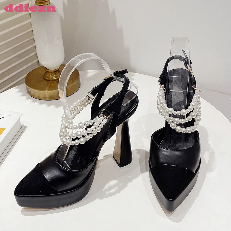 Женские туфли-лодочки с жемчугом 2023 женская обувь на очень высоком каблуке с ремешком на пятке Новинка Модные женские сандалии Сланцы Сандалии с острым носком
Женские туфли-лодочки с жемчугом 2023 женская обувь на очень высоком каблуке с ремешком на пятке Новинка Модные женские сандалии Сланцы Сандалии с острым носком