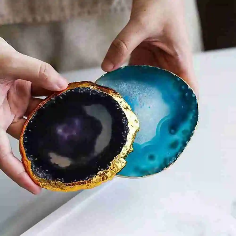 Agate Slice Blue Agate Coaster Brazilian Geode Coasters for Drinks with Gold Rim Natural Gem Stone Teacup Tray Home Decoration 
Agate Slice Blue Agate Coaster Brazilian Geode Coasters for Drinks with Gold Rim Natural Gem Stone Teacup Tray Home Decoration