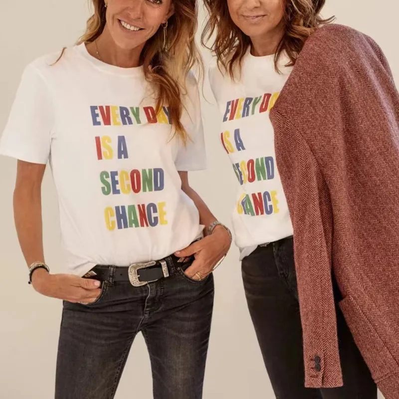 Женская футболка с разноцветным принтом букв, летний топ 2022, Женская свободная хлопковая белая Повседневная футболка с коротким рукавом и круглым вырезом 
Женская футболка с разноцветным принтом букв, летний топ 2022, Женская свободная хлопковая белая Повседневная футболка с коротким рукавом и круглым вырезом