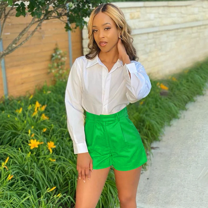 WUHE Elegant Women Faux Leather PU Shorts 2022 Summer Fashion Streetwear Straight Short Pants with Pockets 
WUHE Elegant Women Faux Leather PU Shorts 2022 Summer Fashion Streetwear Straight Short Pants with Pockets