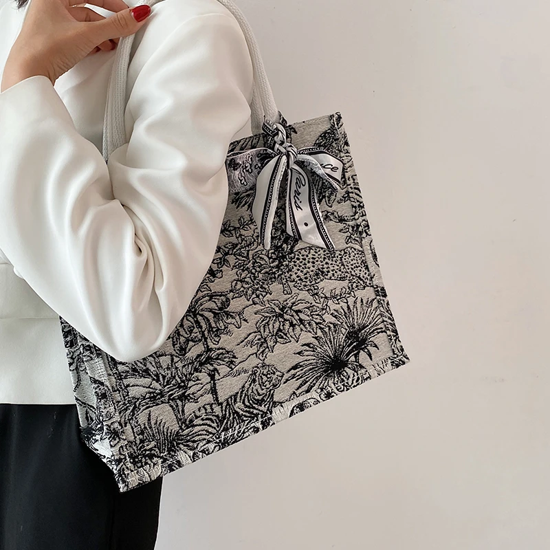 Designer Brand Large Capacity сумка женская Fashion One Shoulder Handbag Going Out Hand Carrying Tote Bags for Women
Designer Brand Large Capacity сумка женская Fashion One Shoulder Handbag Going Out Hand Carrying Tote Bags for Women