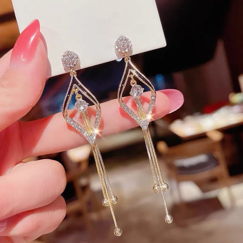 Luxury Double Geometric Hollow Square Pendant Tassel Earrings For Women Delicate Zircon Heart Bowknot Earrings Vintage Jewelry
Luxury Double Geometric Hollow Square Pendant Tassel Earrings For Women Delicate Zircon Heart Bowknot Earrings Vintage Jewelry