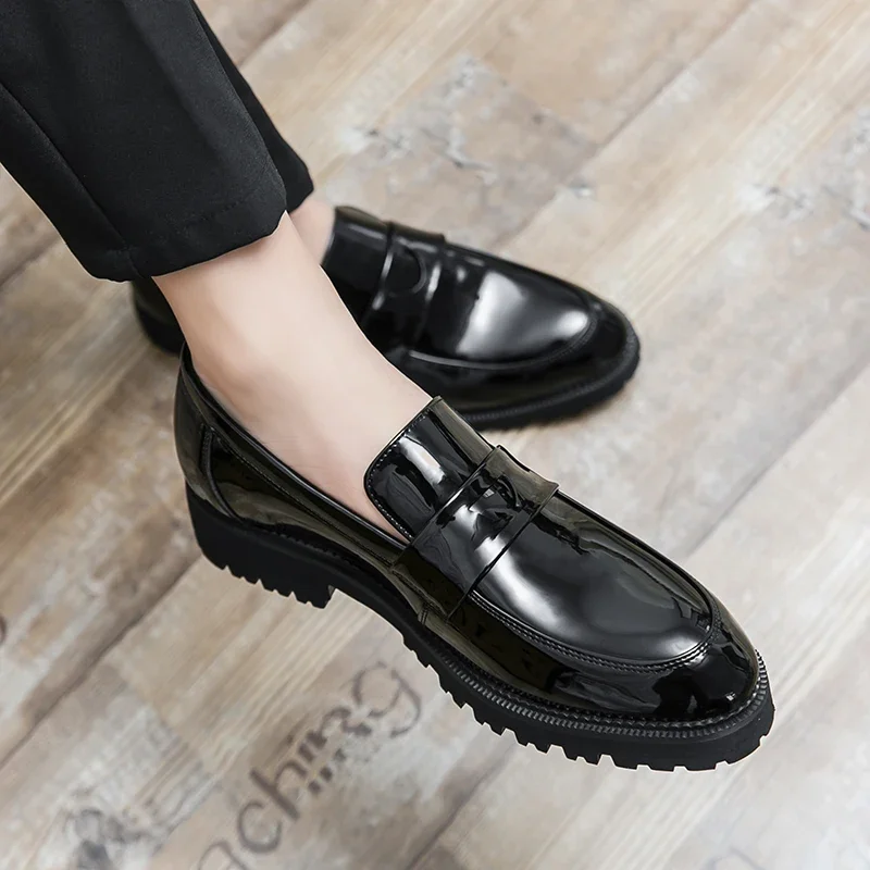 Brand Men's leather Shoes Office Shoes Men Flats Patent Leather Glitter wedding banquet Loafers Comfortable Business Shoes
Brand Men's leather Shoes Office Shoes Men Flats Patent Leather Glitter wedding banquet Loafers Comfortable Business Shoes