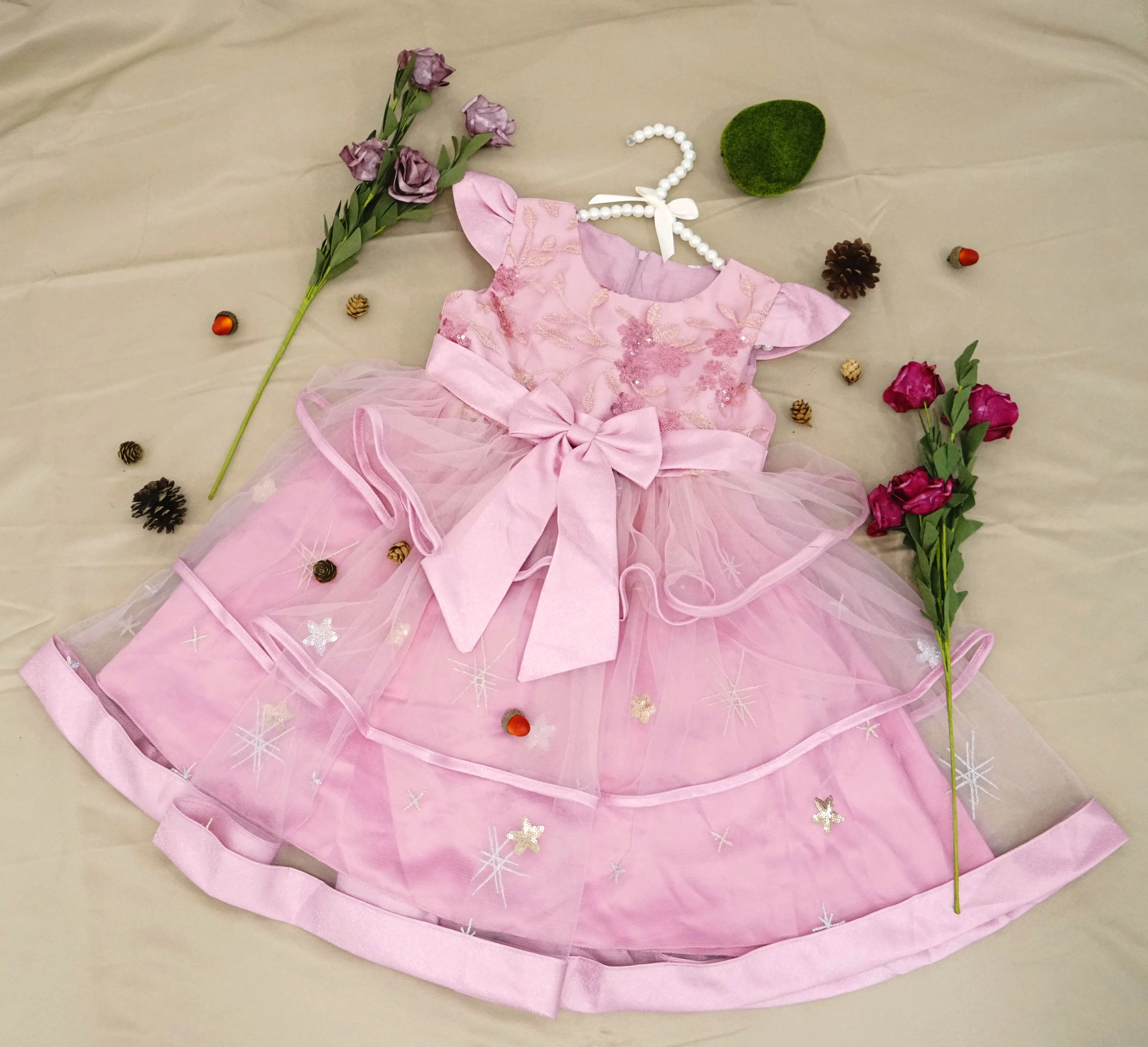2022 New Childrens Girls Dress Formal Halloween Wedding Show Elegant Flower Princess Mesh Birthday Kid Cute Formal Sleeve Cotton
2022 New Childrens Girls Dress Formal Halloween Wedding Show Elegant Flower Princess Mesh Birthday Kid Cute Formal Sleeve Cotton