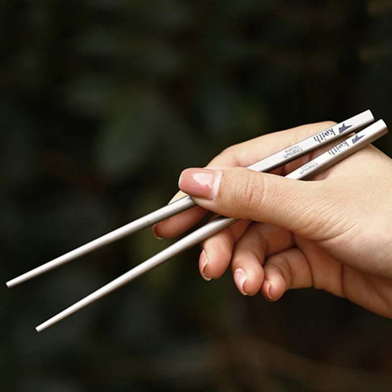 Square Solid Titanium Chopsticks Children Learn Chopsticks Food Sticks Healthy Bacteriostatic Picnic Tableware Chinese Chopstick
Square Solid Titanium Chopsticks Children Learn Chopsticks Food Sticks Healthy Bacteriostatic Picnic Tableware Chinese Chopstick