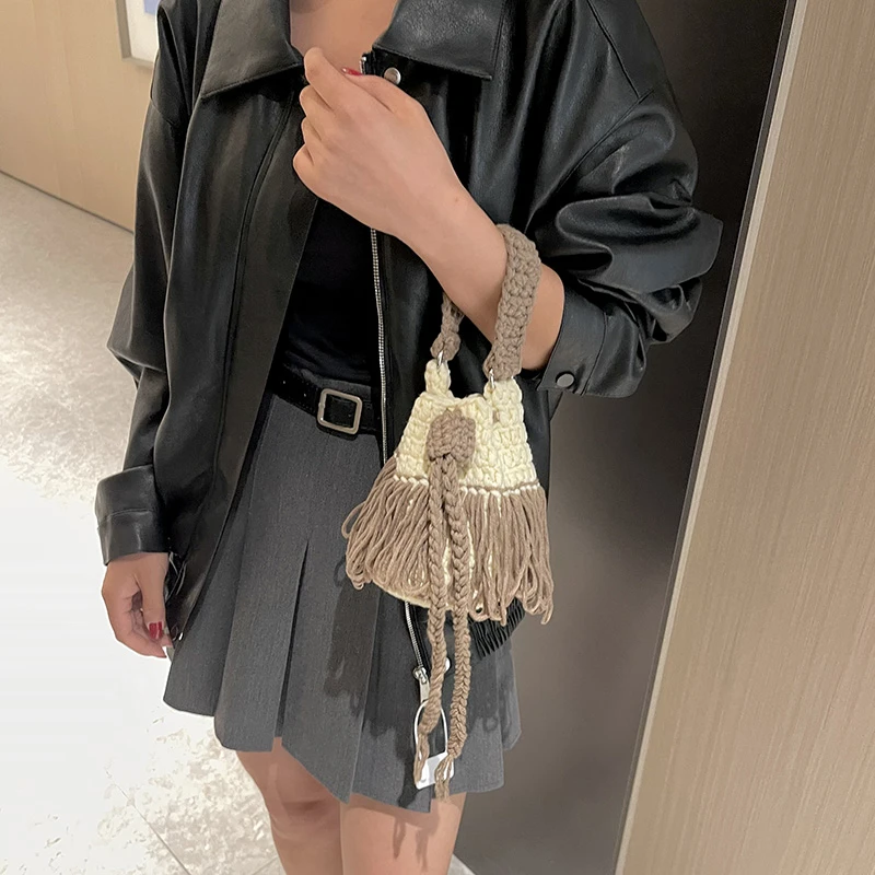 Female Bags on Sale 2023 High Quality Summer New Braid Hollow Out TASSEL Beach Vacation Mini Handbag Fashion Portable Wallet
Female Bags on Sale 2023 High Quality Summer New Braid Hollow Out TASSEL Beach Vacation Mini Handbag Fashion Portable Wallet