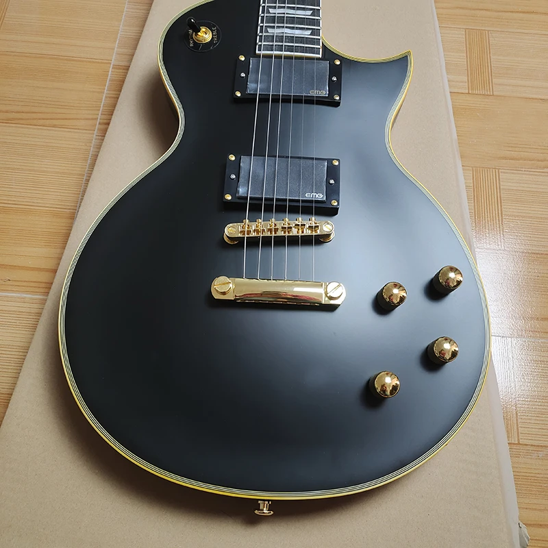 Classic brand electric guitar, exquisite matte black, quality accessories, quality assurance, free shipping to home.
Classic brand electric guitar, exquisite matte black, quality accessories, quality assurance, free shipping to home.