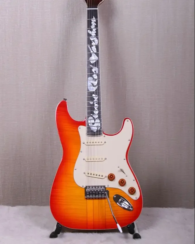Custom Shop 1984 Stevie Ray Vaughan & Billy Gib SRV 001 Hamiltone Cherry Sunburst Electric Guitar Book-matched Curly Maple Top
Custom Shop 1984 Stevie Ray Vaughan & Billy Gib SRV 001 Hamiltone Cherry Sunburst Electric Guitar Book-matched Curly Maple Top