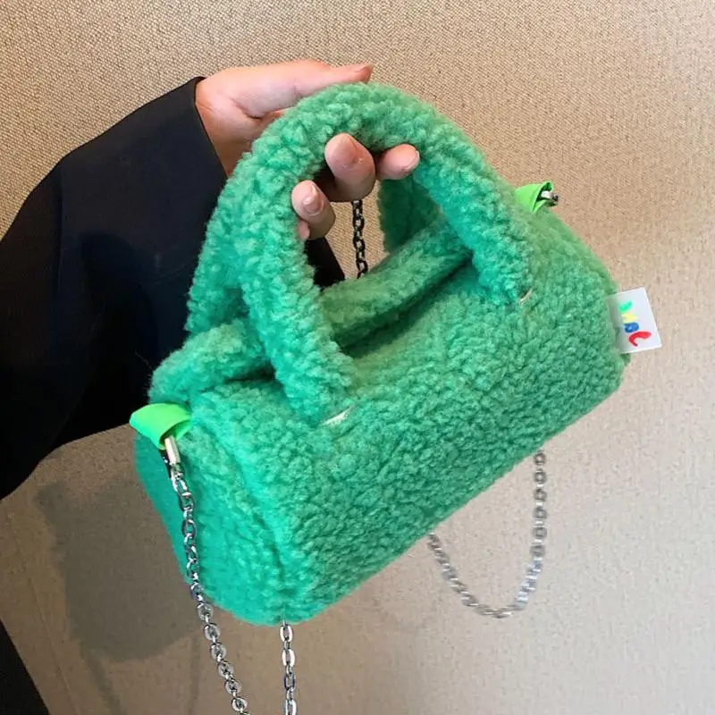 Fashion Plush Barrel Shaped Women's Shoulder Bag Winter Versatile Chain Crossbody Bag Girls' Leisure Wool Bag
Fashion Plush Barrel Shaped Women's Shoulder Bag Winter Versatile Chain Crossbody Bag Girls' Leisure Wool Bag
