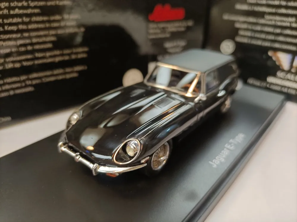 Модель корпуса автомобиля Schuco 1/43 Jaguar E-Type из смолы 
Модель корпуса автомобиля Schuco 1/43 Jaguar E-Type из смолы