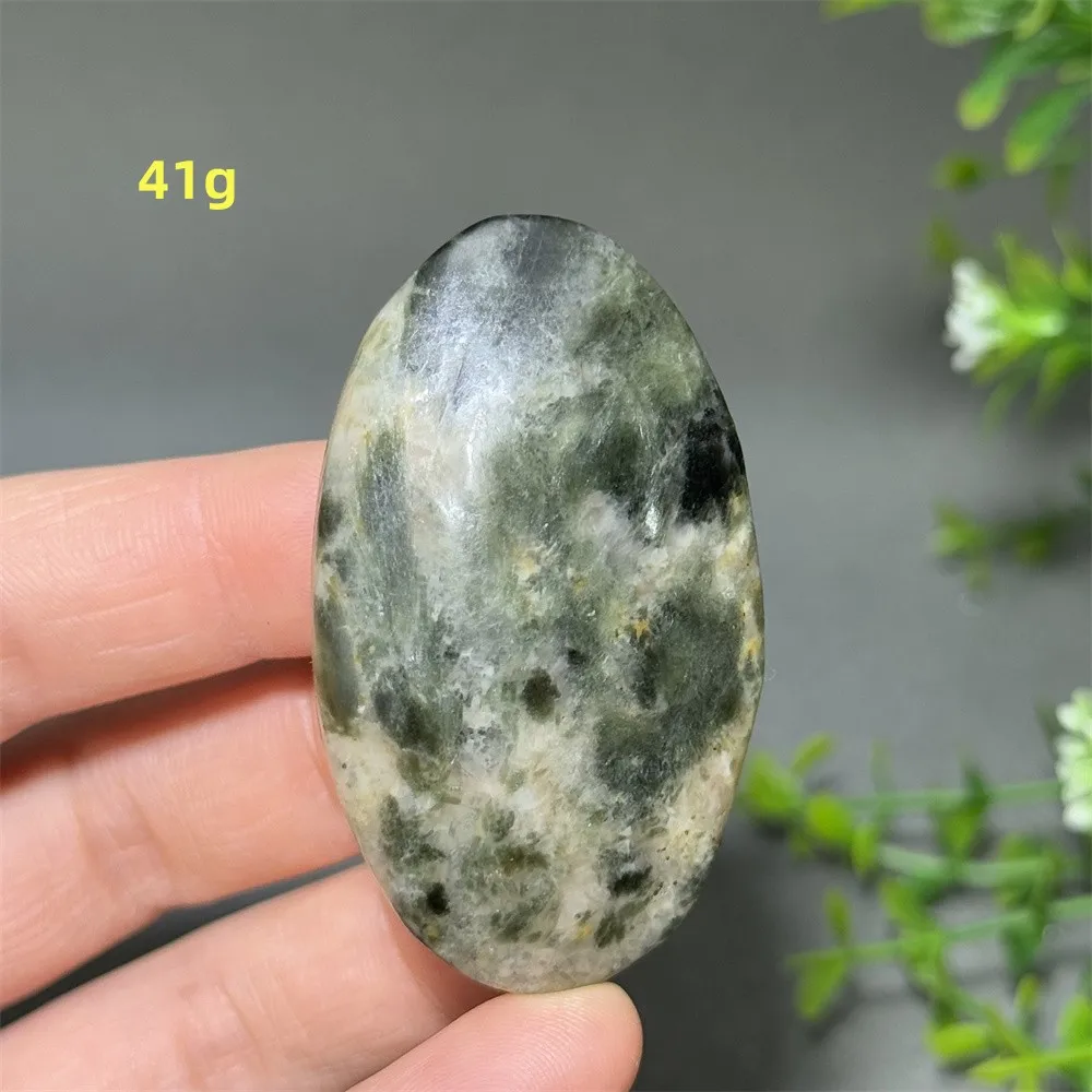 Зеленый турмалин, минеральный образец
Зеленый турмалин, минеральный образец