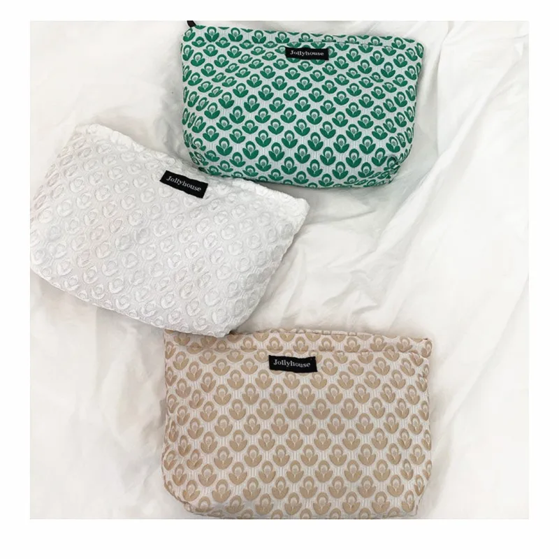 Женская дорожная косметичка, жаккардовая тканевая Цветочная сумочка для косметики, вместительный Органайзер на молнии для красивых чехлов
Женская дорожная косметичка, жаккардовая тканевая Цветочная сумочка для косметики, вместительный Органайзер на молнии для красивых чехлов