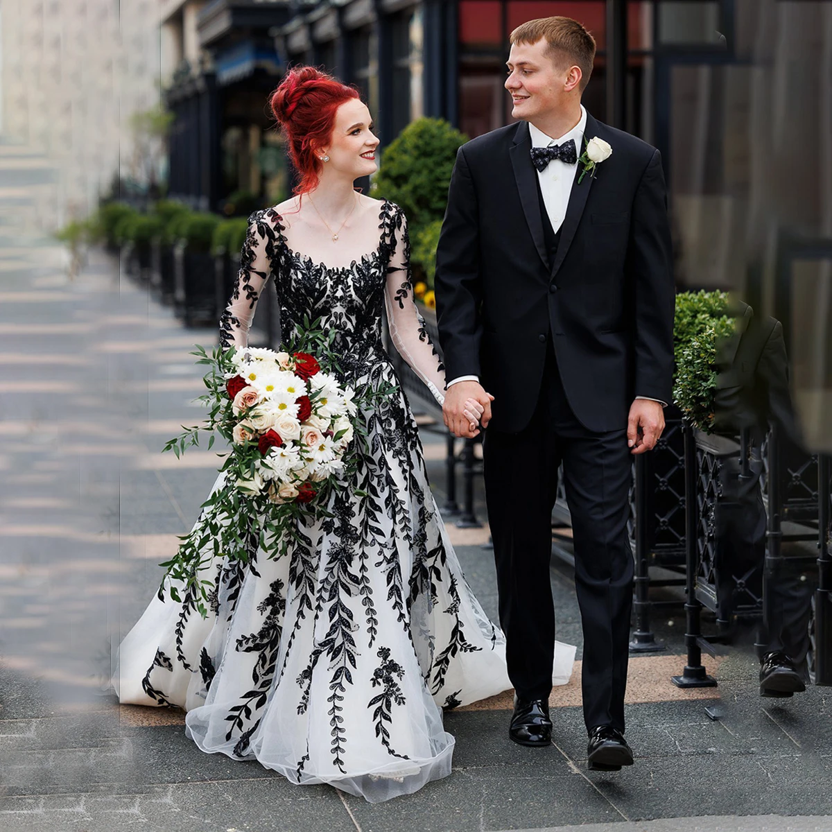 Puffy Black Embroidered Vine Lace Gothic Wedding Dress Long Sheer Sleeve Square Neck Open Back Shimmer Tulle Sequin Bridal Gowns
Puffy Black Embroidered Vine Lace Gothic Wedding Dress Long Sheer Sleeve Square Neck Open Back Shimmer Tulle Sequin Bridal Gowns